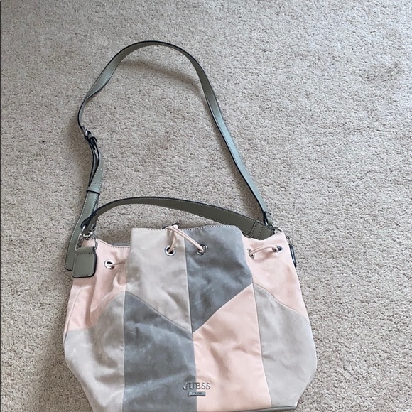 Purse by GUESS. - Picture 2 of 2